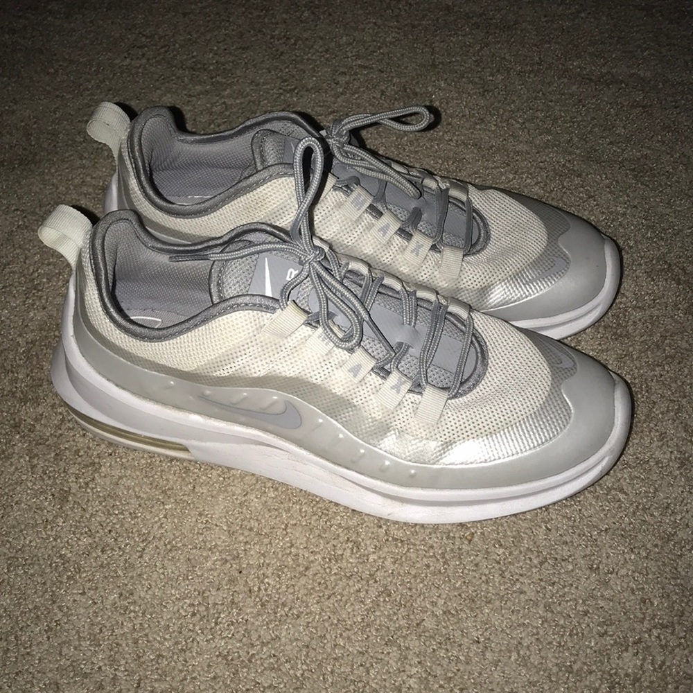 NIKE Air Max Axis